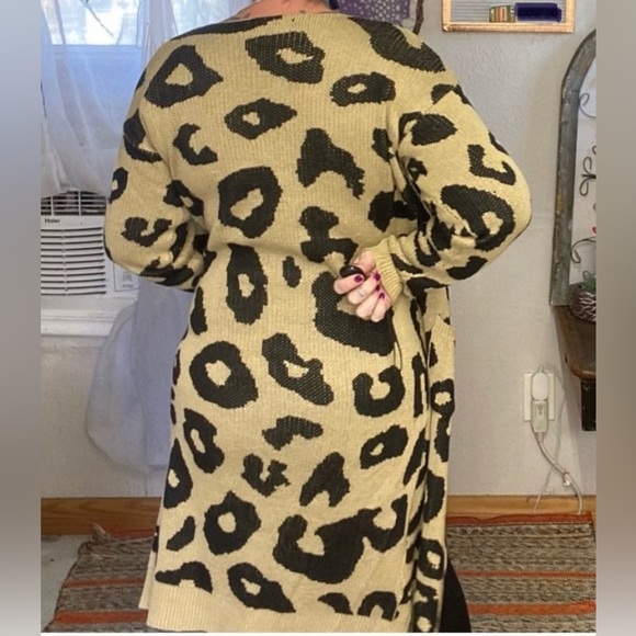 Angashion Boutique leopard cheetah animal print long open cardigan sweater -S - Picture 4 of 11